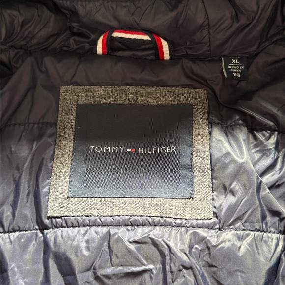 TOMMY HILFIGER SOFT SHELL ACTIVE FILLED BOMBER JACKET - Picture 2 of 5